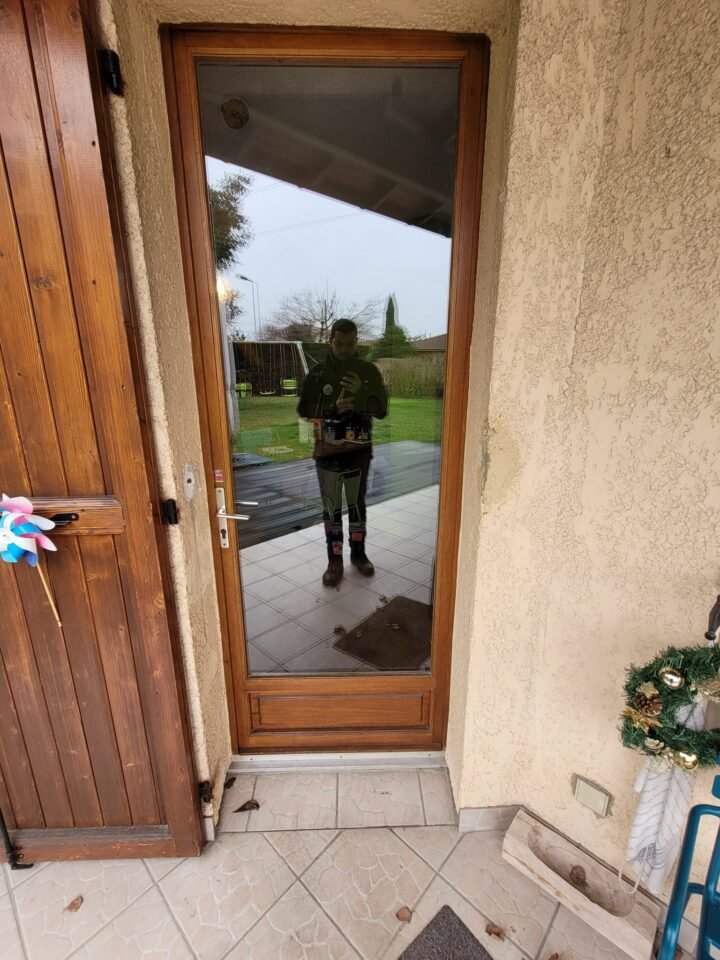 https://blmc.pro/realisation/pose-fenetre-porte-fenetre-montagny-69700/ avant